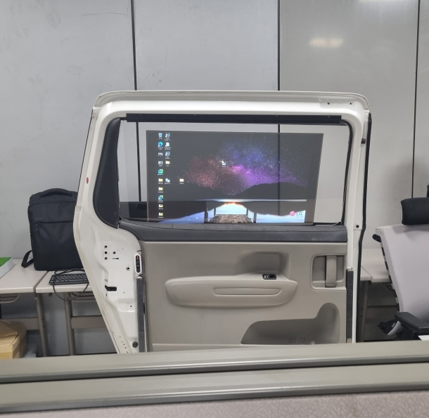 30인치 투명OLED 미니밴 도어 타입